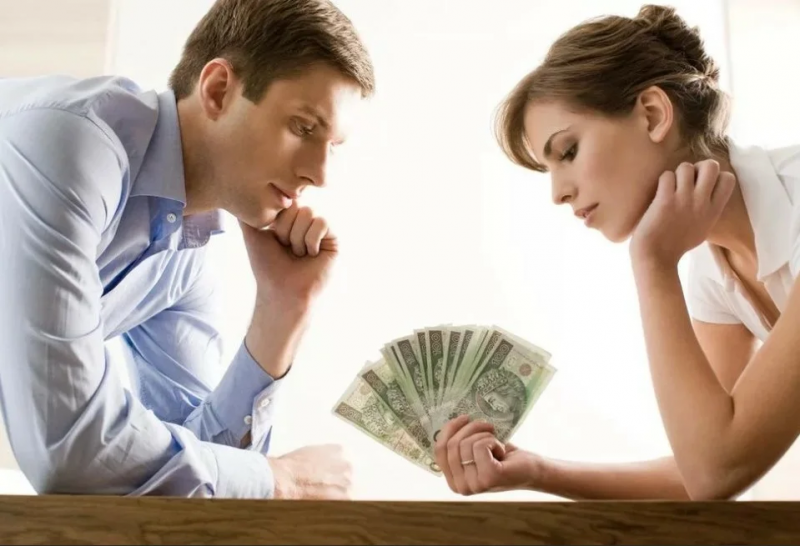 Together or Separate? How Couples Should Handle Their Money