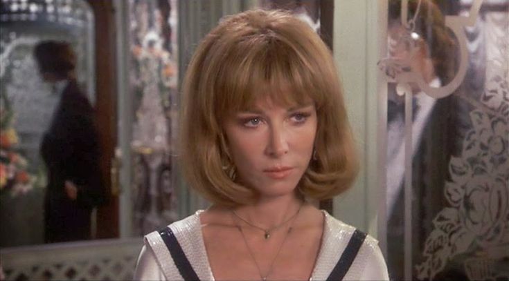 Lee Grant in Shampoo (1975) — 18 minutes