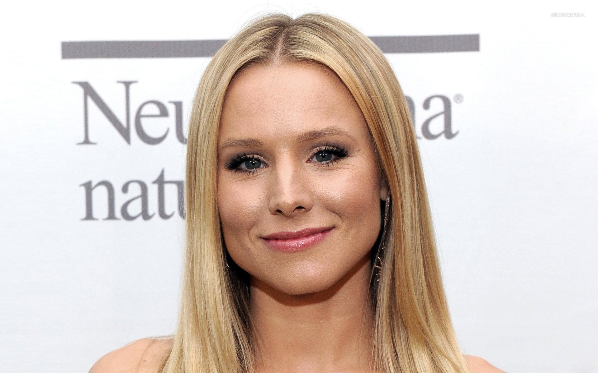 Kristen Bell — Matcha and Pea Protein Milk