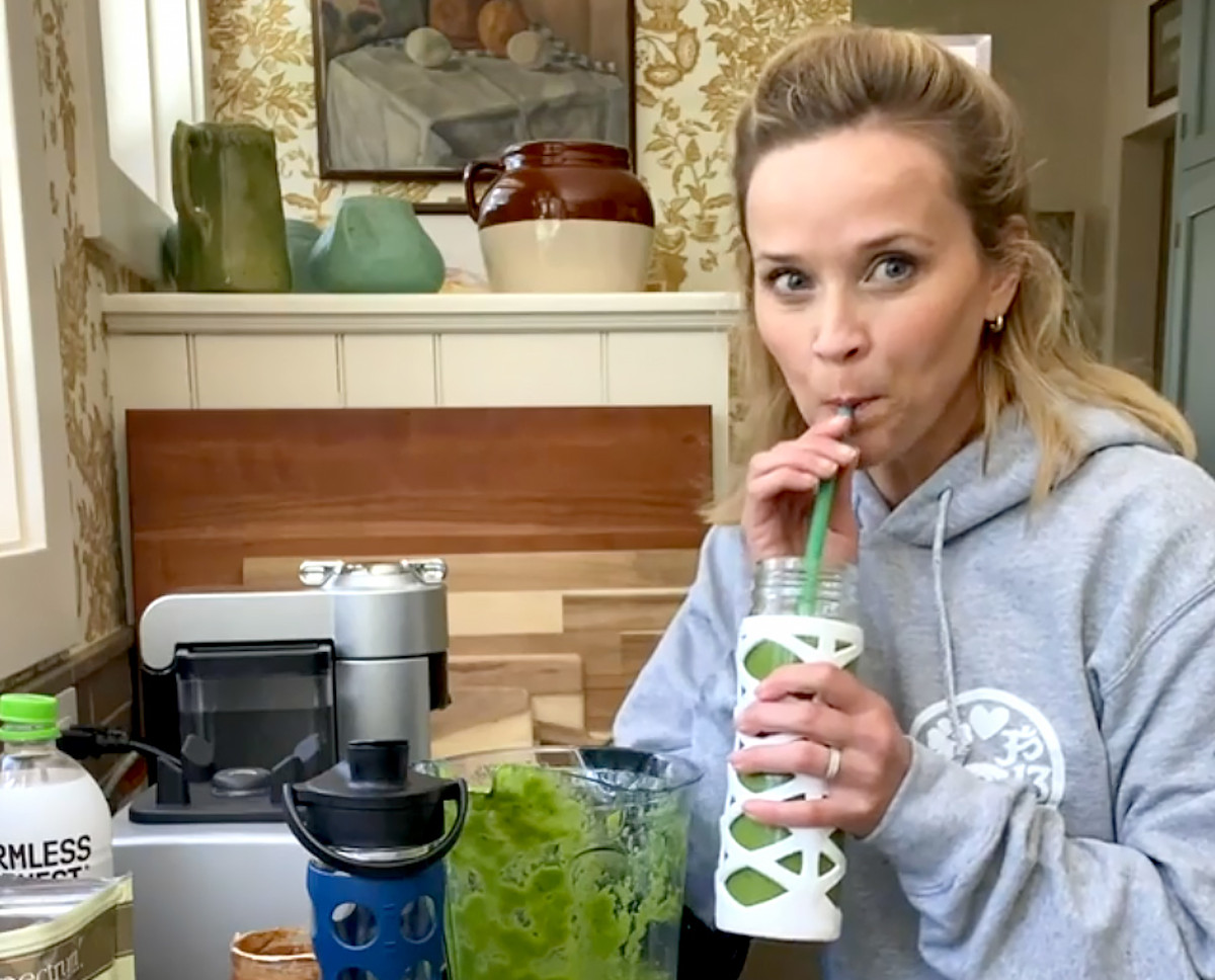 Reese Witherspoon — Green Smoothie