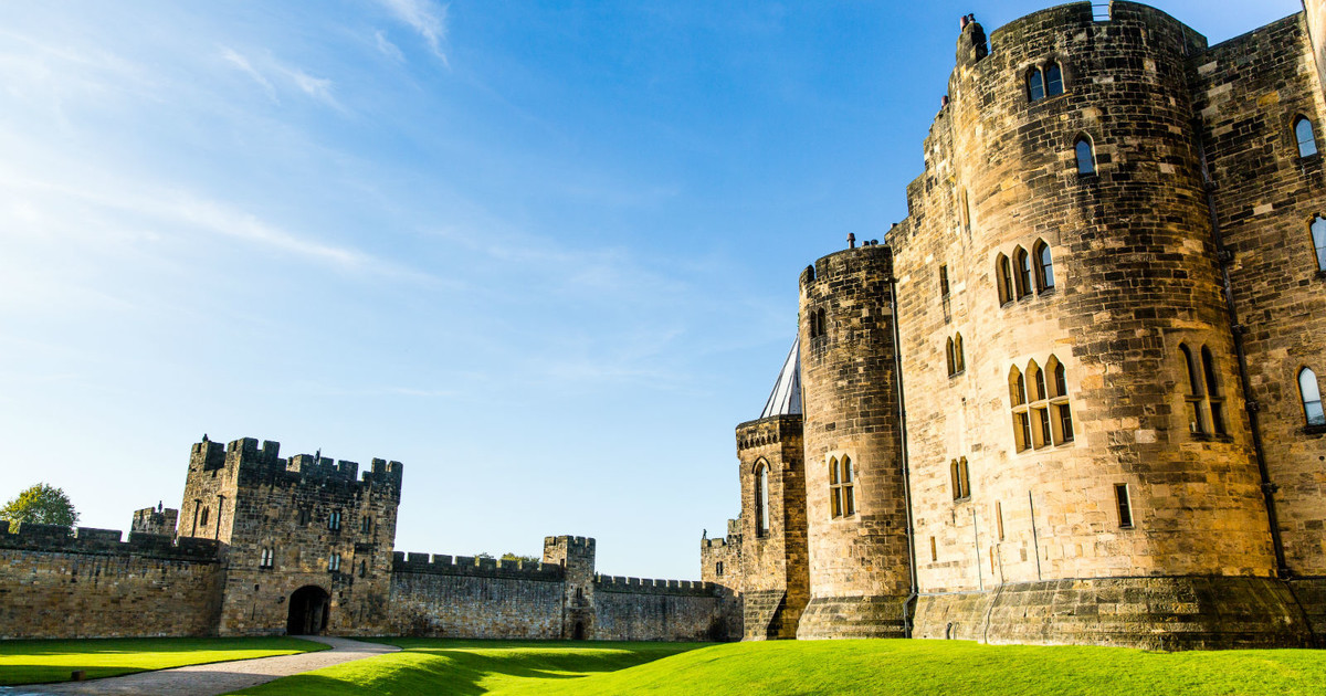  Alnwick Castle, Northumberland