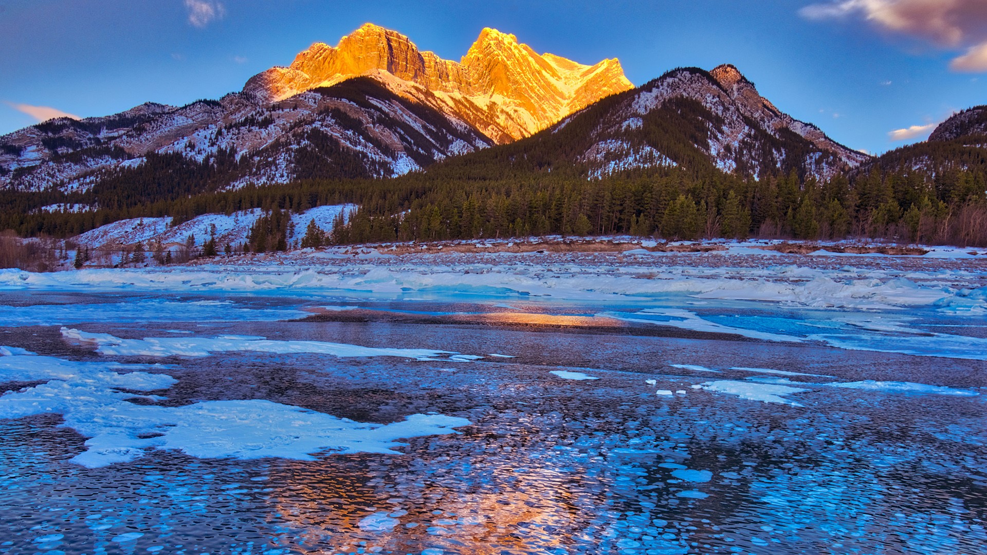 Most Beautiful Frozen Lakes You Have to See for Yourself