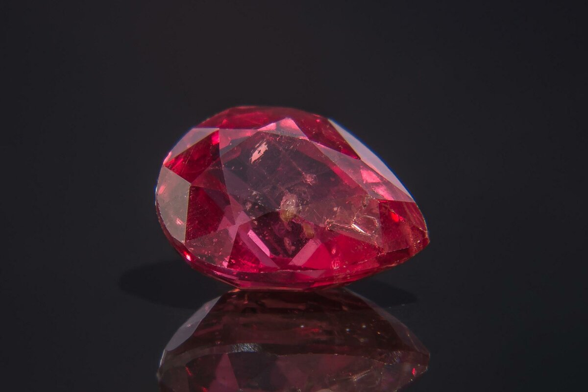 Red Beryl gems