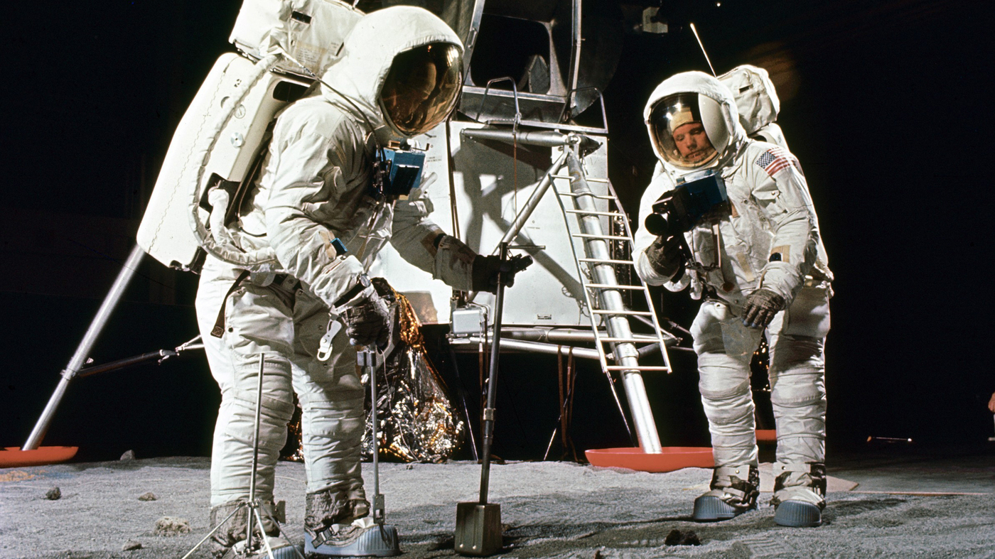 Astronauts Smelled the Moon Dust After Entering In the Lunar Module