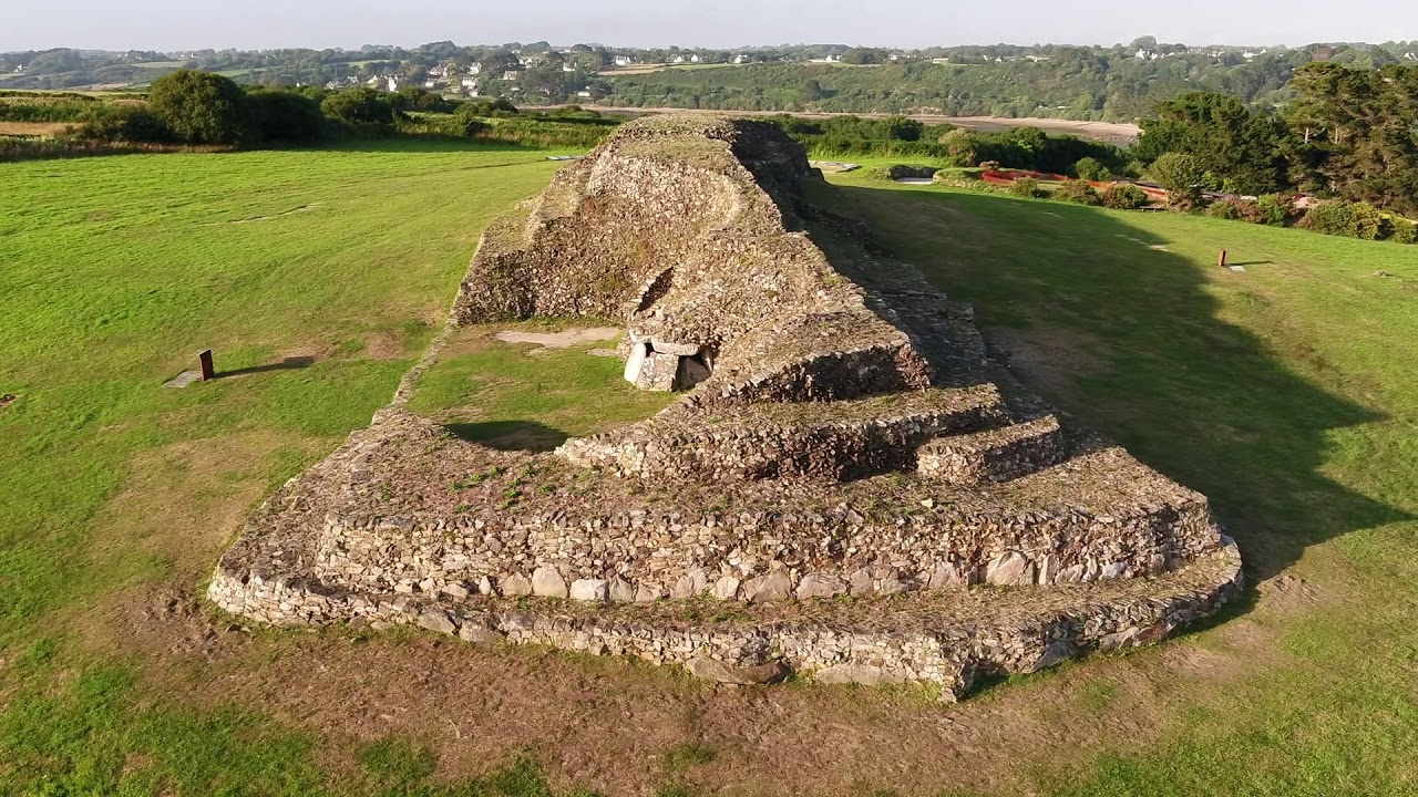 Barnenez, France – around 4800 BC