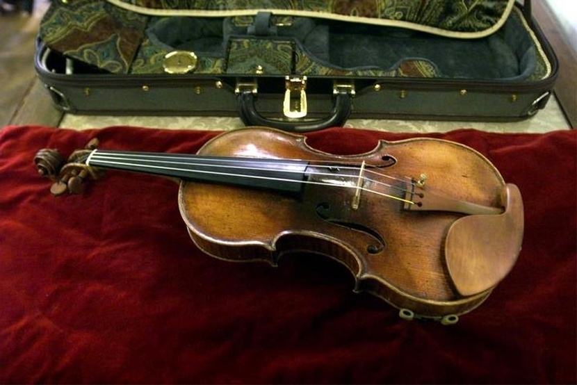 Violin by Giuseppe Guarneri